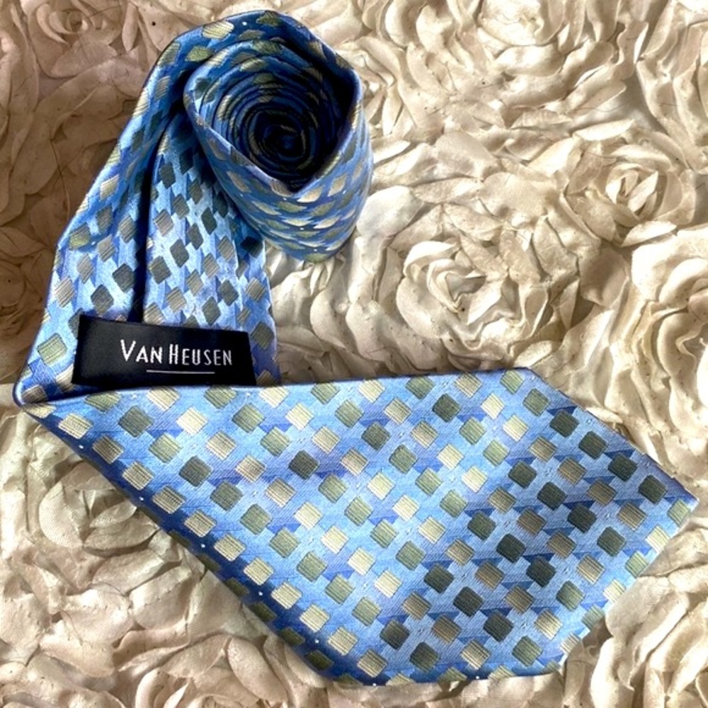 New Van Heusen silk stain resistant tie